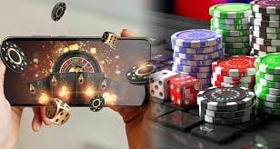 မြန်မာကစားသမား ဘောလုံး Live Odds ကြည့်ကာ MMK လောင်းကစားနေသောမြင်ကွင်း